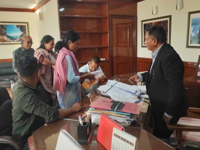 Kynduh ka seng ki nongri syiar ia u myntri, ba shah khniot ka dor ba wan poi ki syiar na shabar