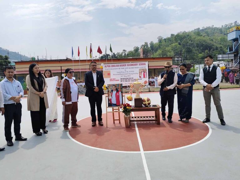 Plie u MLA Nongpoh ia ka Basketball Court ka AEHSS Nongpoh bad pynkup burom ia ki samla ba pas bha