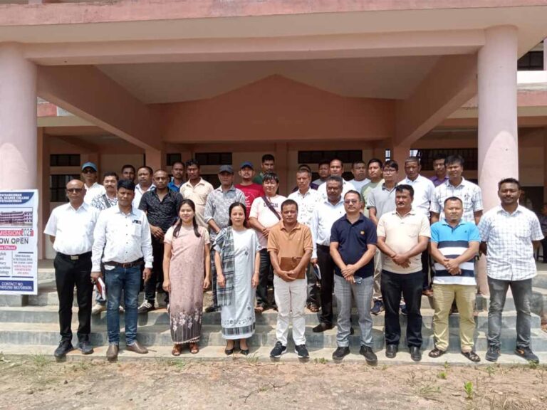 Shwa ban plie ia ka Patharkhmah Model Degree College, lum jingialang u MLA ia ki ophisar sorkar