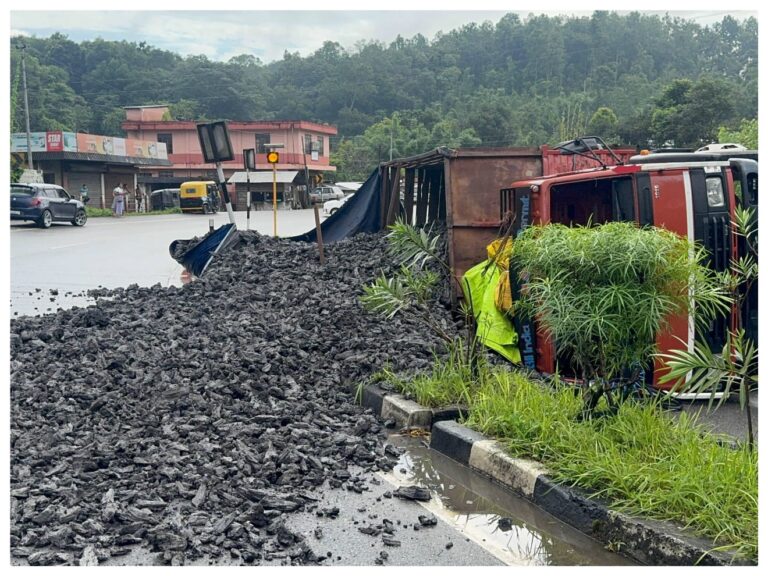 Naba tynrah ia ka Kali Alto, kylla ka trok Kit Coke ha surok, phet krad u Dribar