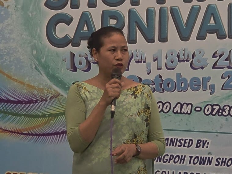 Leit ai mynsiem ka Kong Rona ia ka Autumn Shopping Carnival ha Nongpoh Town Shopping Complex  