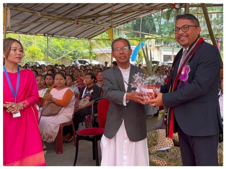 Nai pynlut por than haka mobile khlem da ioh jingmyntoi, kyntu u Bah Mayral ïaki khynnah ka St Paul HSS