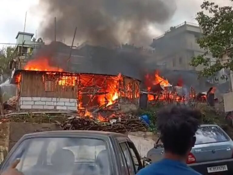 Pluh kynsan ka ïing ha Mawlai Nonglum, bthei ka tyndong Gas shed jingshed