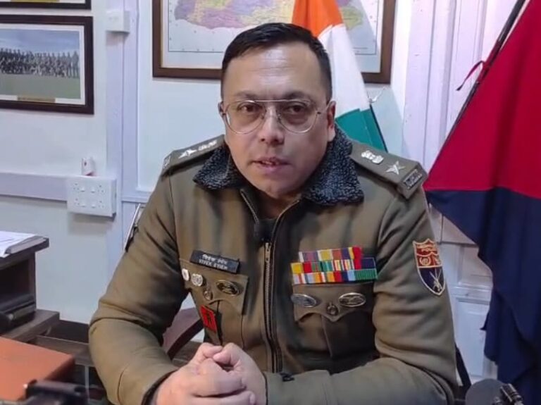 La kem ki Pulit ïa u Home Guard Volunteer ba don kti dawa pisa na ki briew na Assam