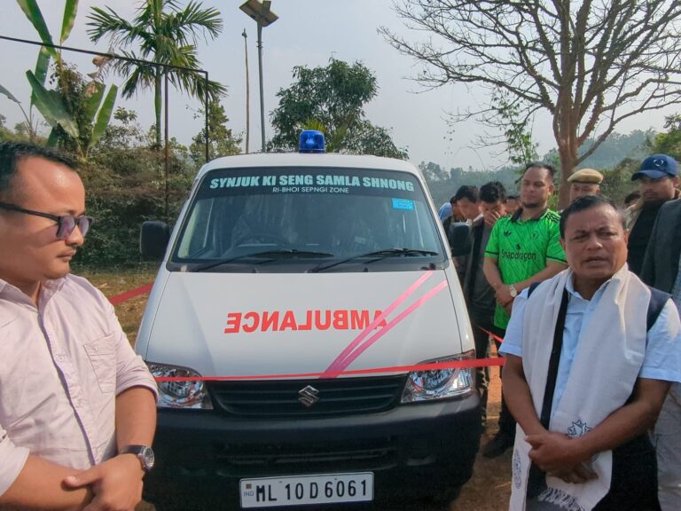 Aiti u MLA Jirang ia ka Ambulance sha ka SSSS bad sam tin sha ki longiing, Iingmane bad iing dorbar