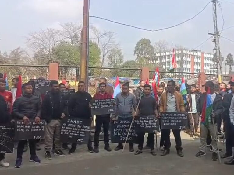 Da ki Lama ïong iakhih ka JNC ha JHADC ba mynthi ban pyntreikam ia ka Ktien Pnar bad ai License pathar sha ki bar jylla.