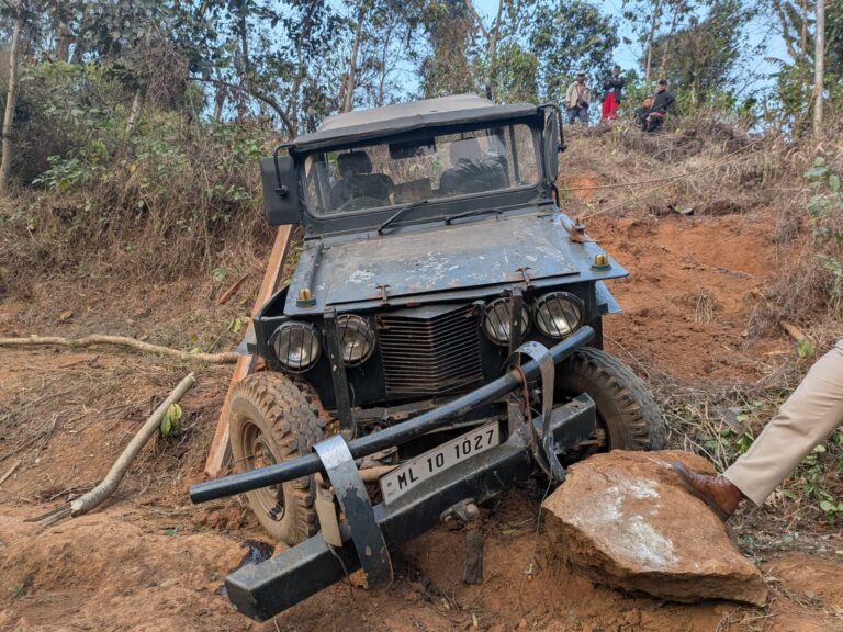 Duh u Rangbah ia la ka jingim ba hap ka Jeep sha riat katba dang start Gear