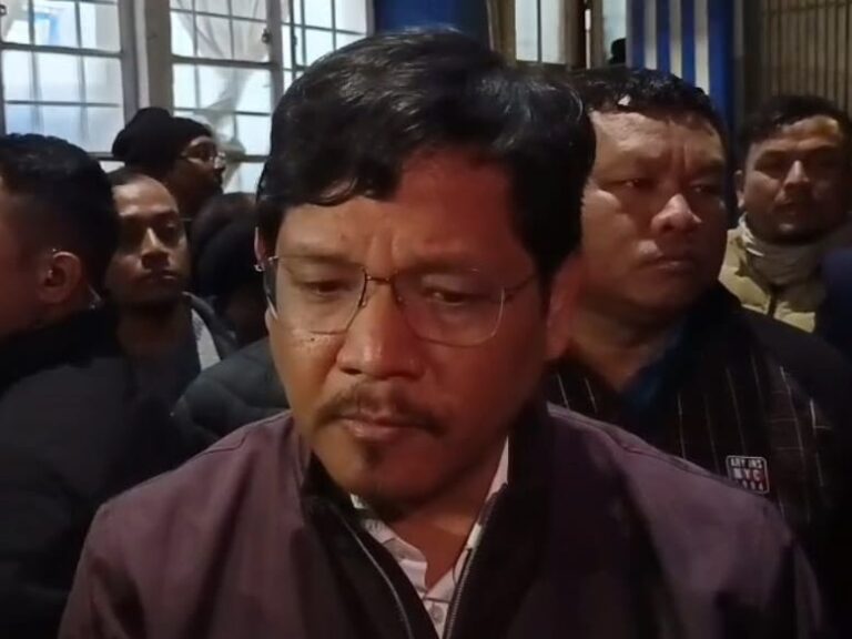 Yn Sangeh Ka Dorbar Mang Tyngka Ba Khlad U Dr. Ricky Syngkon, Phah Khubor Sngewlem Ka Sorkar Shillong, Rymphang 19: Halor ka jingkhlad kaba kyndit kyndit jong u Dr. Ricky A.J Syngkon, Member of Parliament (MP) ka Lok Sabha naka Voice of the People Party (VPP) na Shillong Seat bad kaba la pynlyngoh shibun eh ia ki paidbah, namar ba ki khlem poi pyrkhat ia ka jingkhlad ba kyndit u Dr. Ricky A.J Syngkon, u Conrad K. Sangma, kum u Myntri Rangbah lem bad u Bah Prestone Tynsong, Symbud Myntri Rangbah, ym tang ba ki la poi mar mar sha Dr. H. Gordon Robert Hospital, na bynta ban leit sngewlem, hynrei kum ki Hehduh ha ka sorkar jylla, ki la phah ruh ia ka khubor sngewlem halor ka jingduhnoh ia u Dr. Ricky A.J Syngkon, uba dei uwei na ki nongialam hapoh ka jylla. Haba kren sha ki lad Pathaikhubor, u Conrad K. Sangma lem bad u Bah Prestone Tynsong, ki la ong ba ka jingkhlad kaba kyndit kyndit jong u Dr. Ricky A.J Syngkon, ka dei ka jingduhnoh kaba khraw eh ia ka jylla hi baroh kawei, namar u dei u briew uba sngewrit, uba treihok la ka kam bad uba ioh jingieid na baroh ki paidbah ha ka jylla. Halor kane ka jingkhlad kaba kyndit jong u Dr. Ricky A.J Syngkon, lashai ka sngi ngin sa iakren bad u Lamphang ka sorkar jylla, na bynta ban pynsangeh shwa ia kane ka Dorbar Mang Tyngka, kata kaba long kum ka dak ban pynpaw ia ka jingsngewlem halor ka jingkhlad u Dr. Ricky A.J Syngkon, ong u Conrad K. Sangma.
