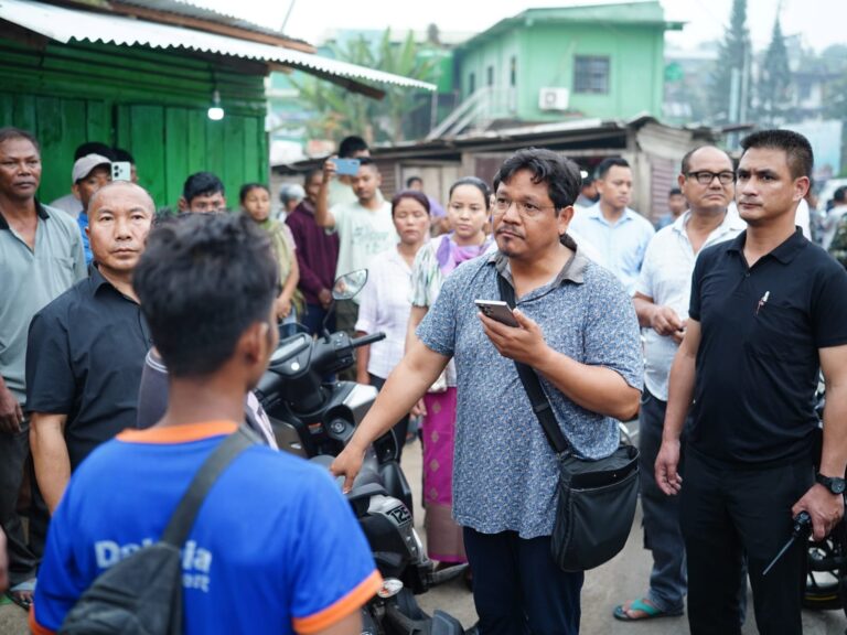 Hiar jurip u Conrad ha sor Tura, lap bun ki jingshah pynjot bad kyrpad ia ka shonguk shongsain