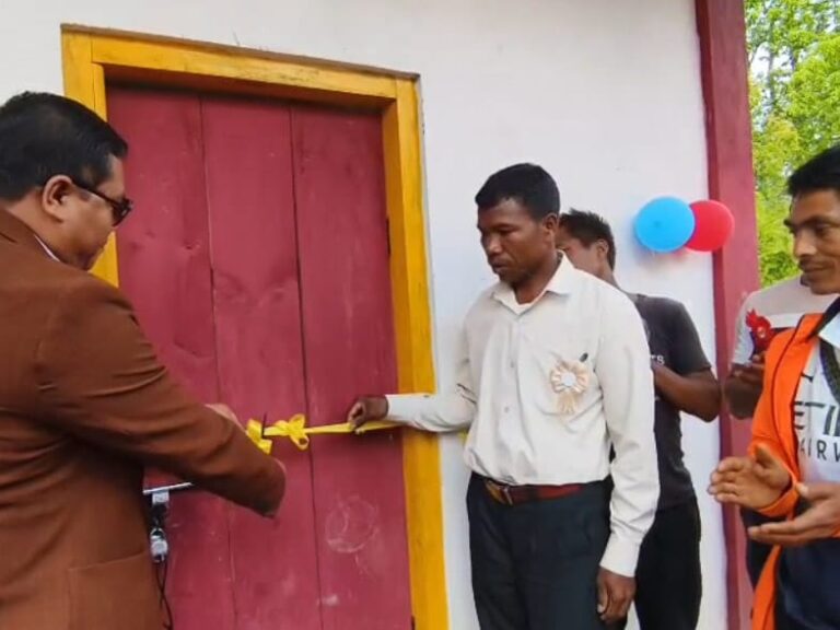 Da Ka Jingkmen Ha Ka Sngi Kha U (L) Dr. D.D Lapang, Plie Paidbah U Bah Charles Marngar Ïa Ka Ïing Dorbar Ka Tyrso Lumlyngdoh