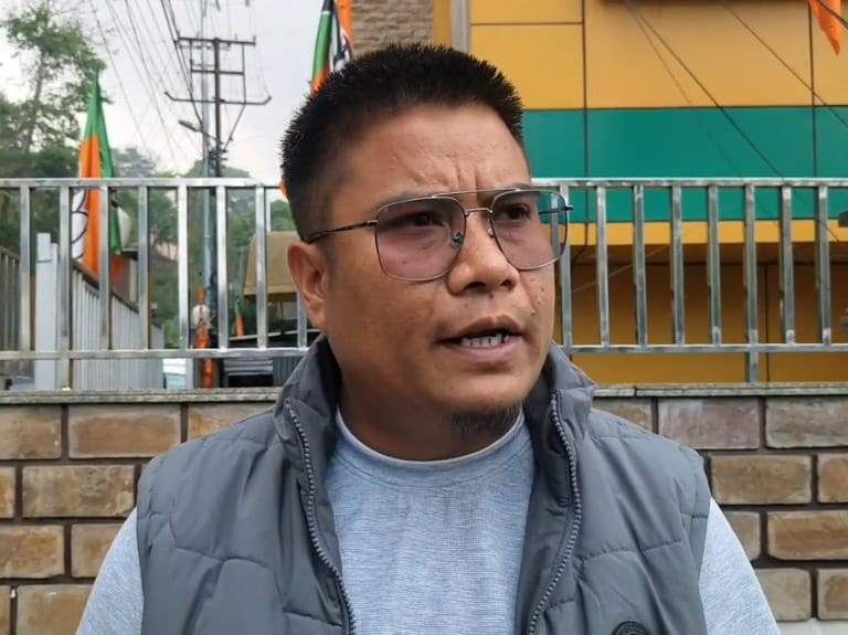 Kynduh Ka JNC Ïa U State Secretary Ka BJP Halor Ki Jingshah Khang Ki Par Dewiong Ba La Shah Ktah Ki Paidbah Ha Ka Jylla.