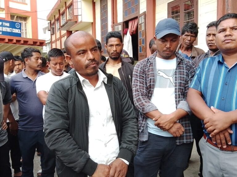 Da Ka Dorkhas Ai Ki Paidbah Sha U CEM JHADC Ba Pyrshah Ïa Ka Public Hearing Ba Thmu Tin Mawshun Ka Company