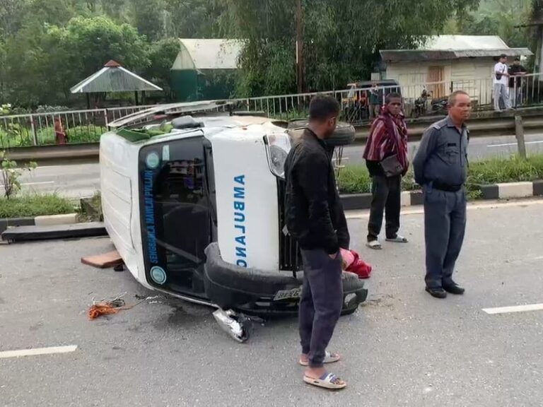 Kylla Ka Amubulance Ba Thmu Leit Buh Metiap Ha Surokbah NH-6 Ha Nongpoh